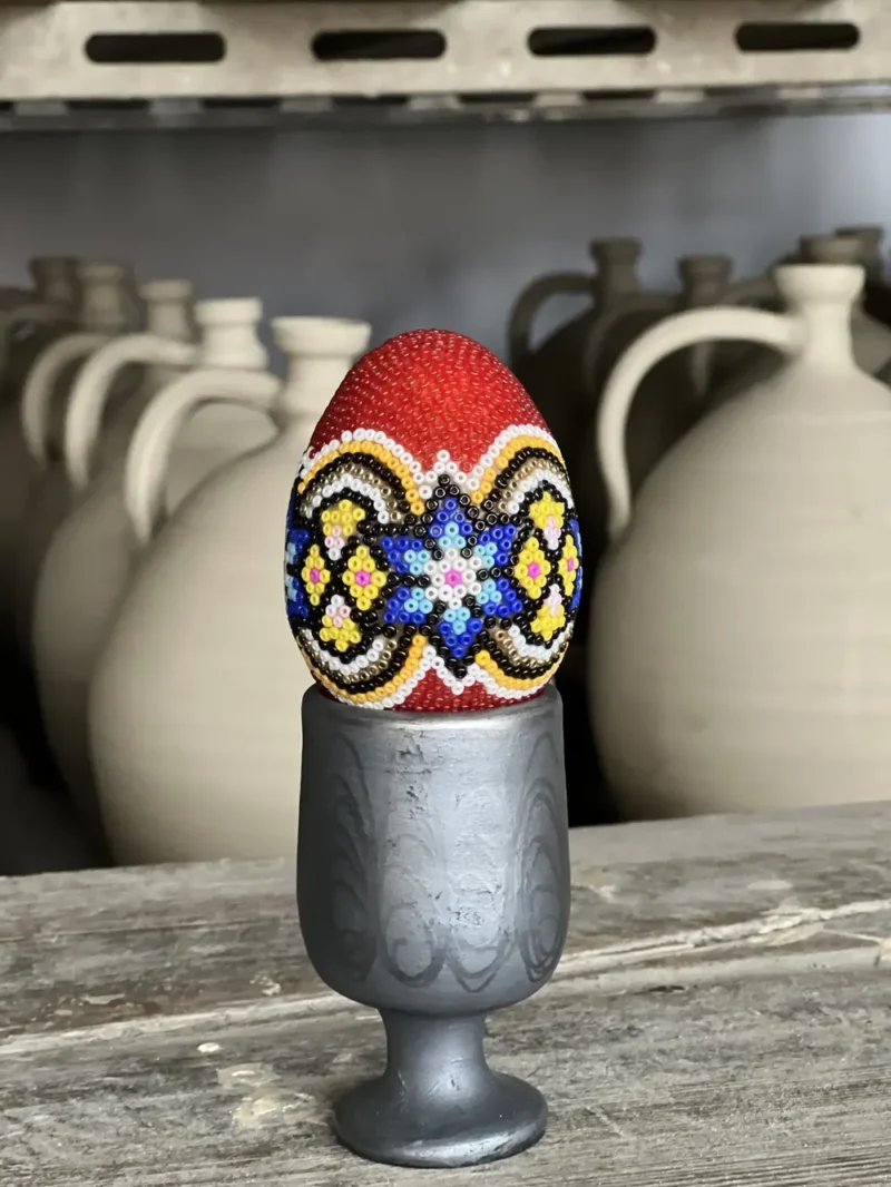 Ou cu mărgele - Ceramică Marginea