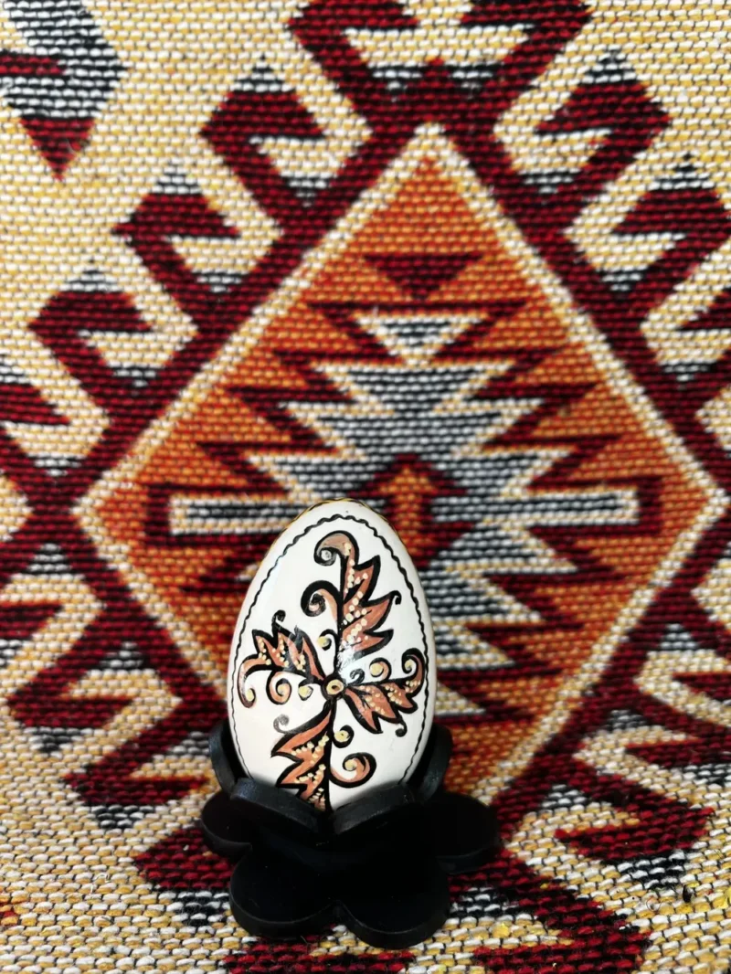 Ou pictat în suport ceramic-Ceramică Marginea