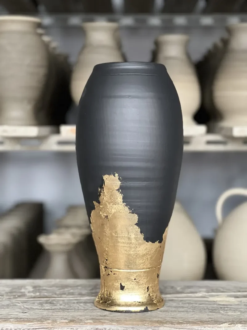 Vază decorată cu foiță de aur-Ceramică Marginea