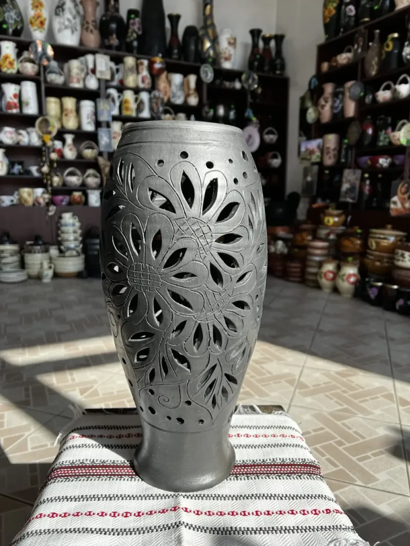 Vază din ceramică decupată-Ceramică Marginea